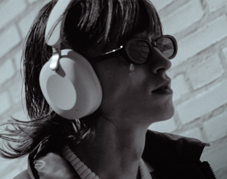 ワイヤレスヘッドホン